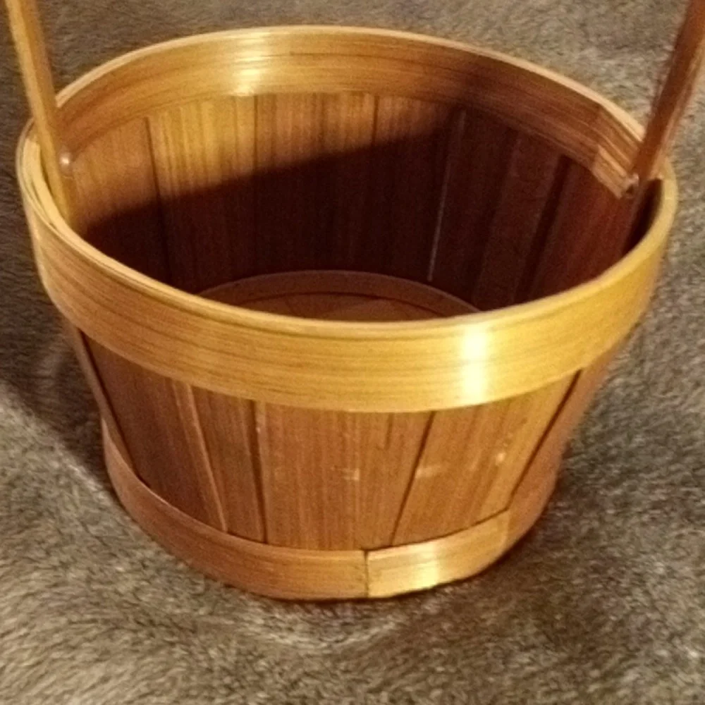 SMALL BASKET WITH HANDLE